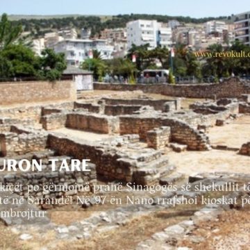 Auron Tare: Çekiçët po gërmojnë pranë Sinagogës së shekullit të V-të në Sarandë! Në ’97-ën Nano rrafshoi kioskat për ta mbrojtur
