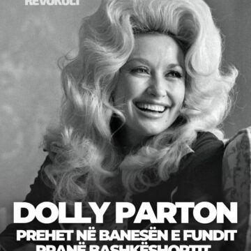 Screenshot Prehet në banesën e fundit pranë bashkëshortit të saj. Dolly Parton, përcillet në një ceremoni private në Nashville.